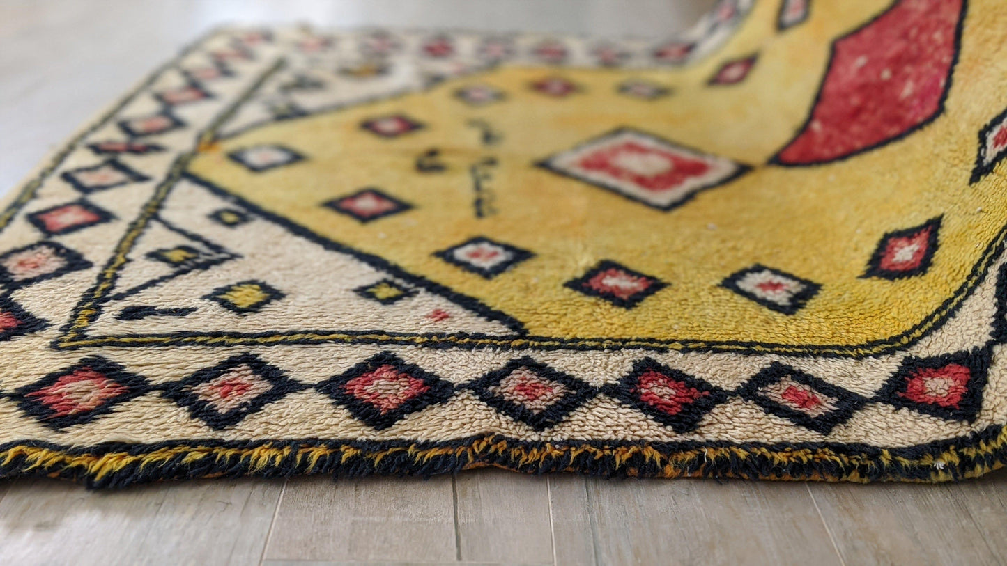 Vintage Boujaad rug, 225 x 165 cm || 7.38 x 5.41 feet