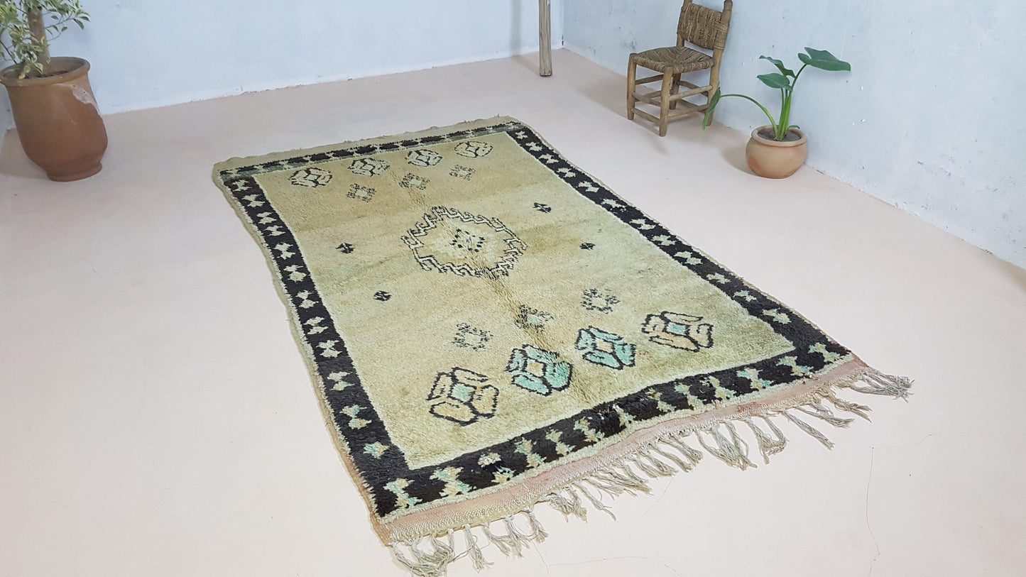 Vintage Boujaad rug, 235 x 145 cm || 7.71 x 4.76 feet