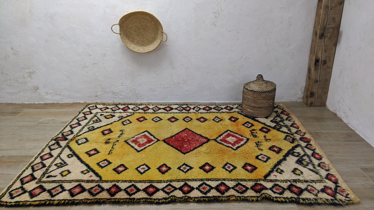 Vintage Boujaad rug, 225 x 165 cm || 7.38 x 5.41 feet