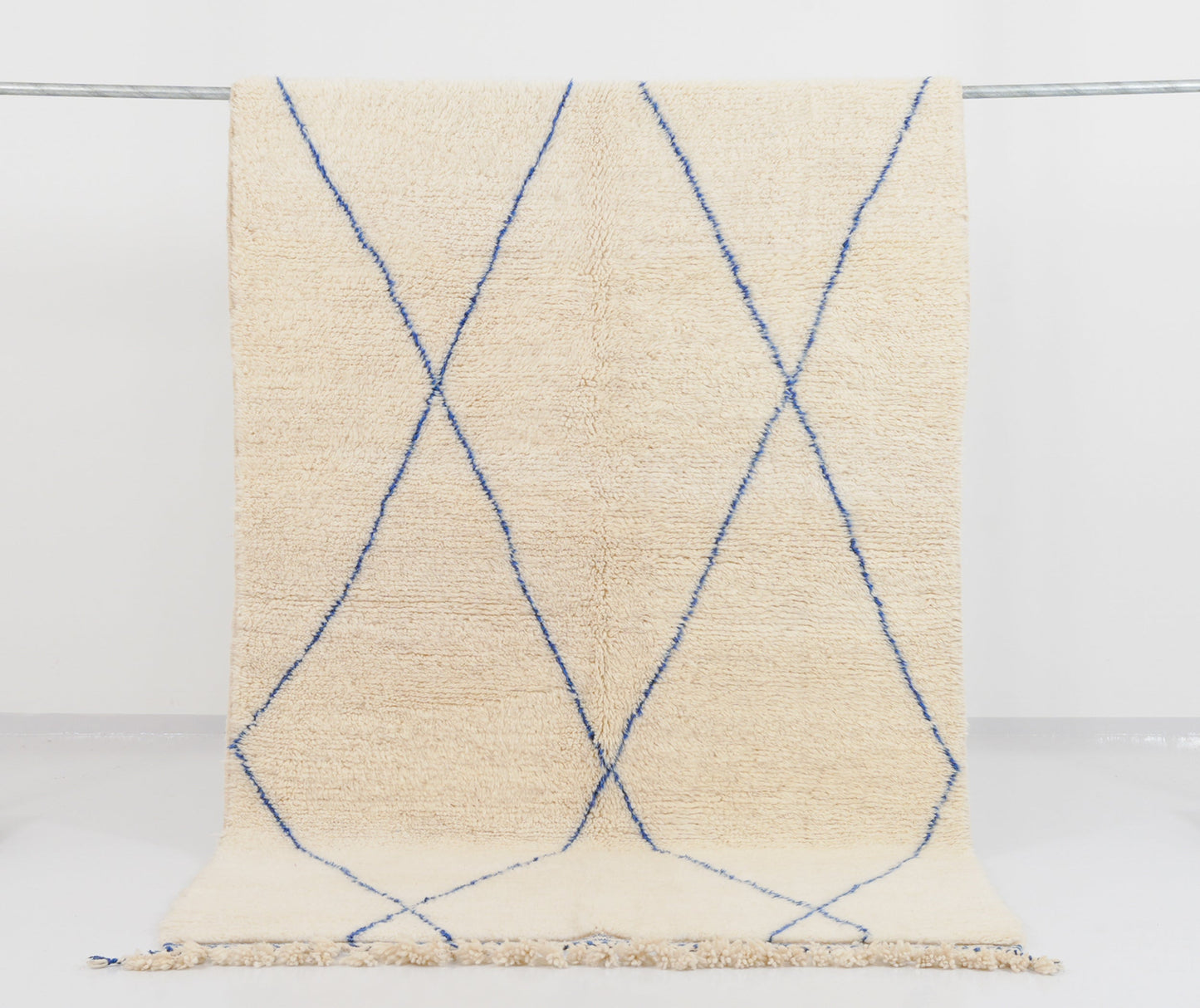 BEN Warain Design- White Boho rug- Handmade rug- Wool rug - Blue Diamonds 255 x 153 cm MODEL BW005