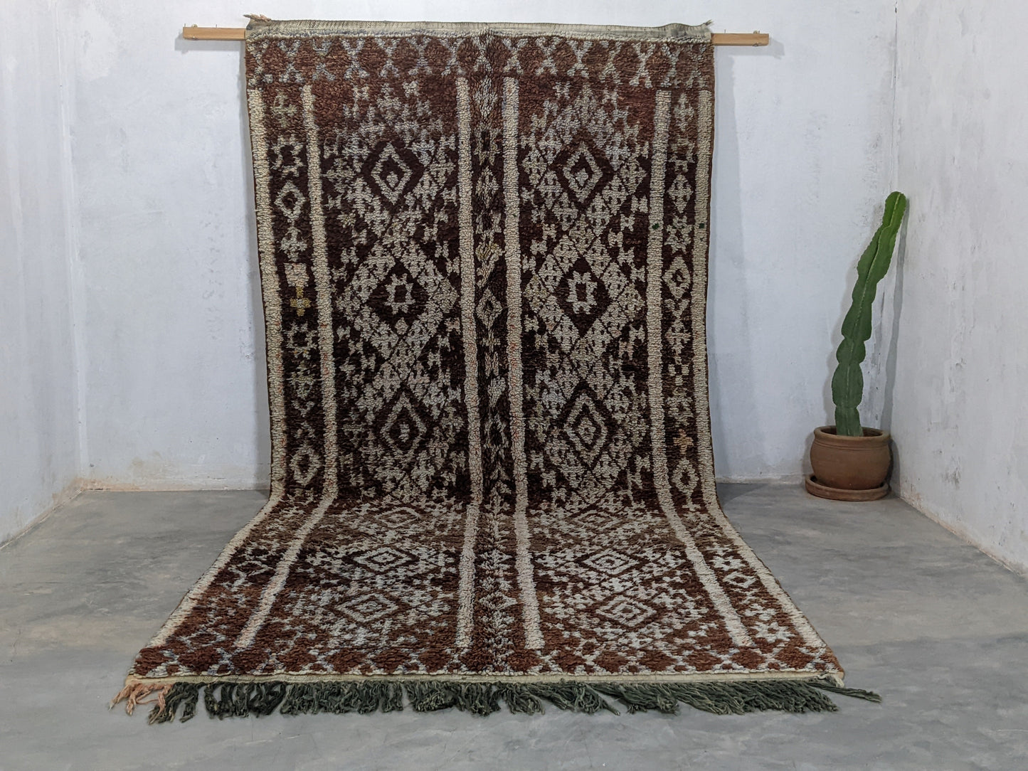 Vintage 1970s Handwoven Beni M'Guild Rug, 350 x 170 cm || 11,48 x 5,58 feet, V-7500