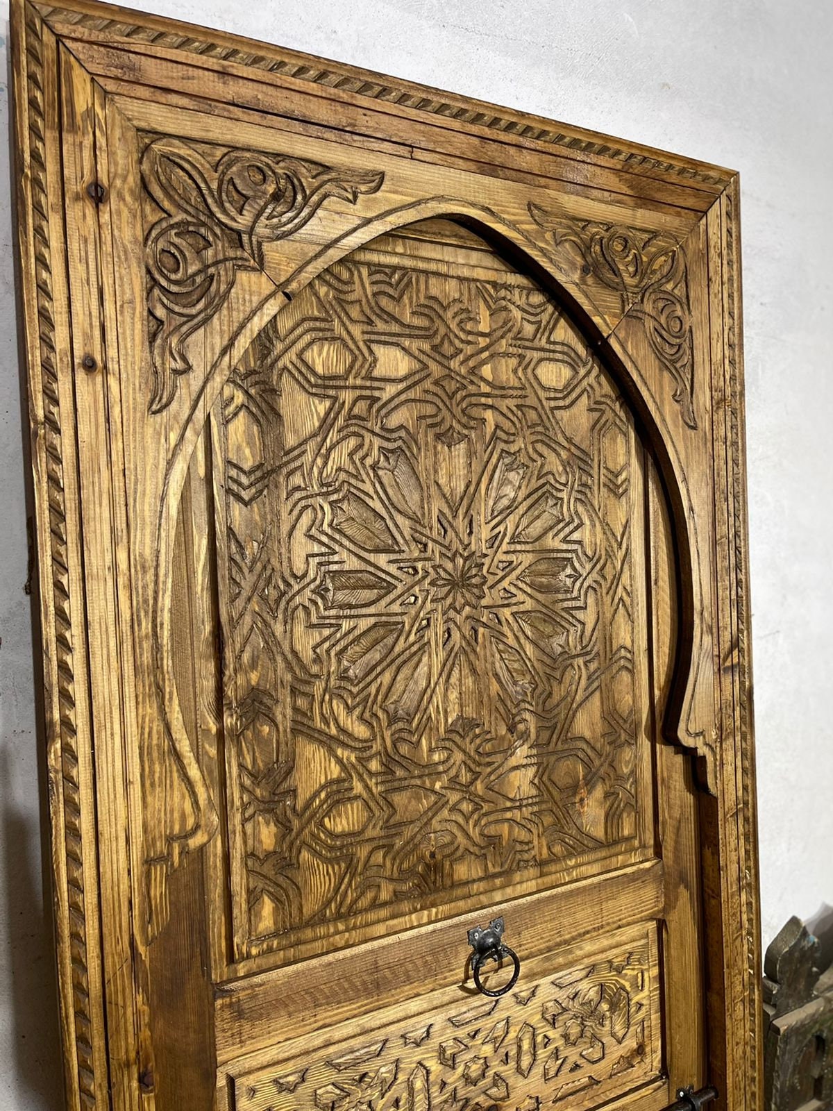 Timeless Elegance: Handcrafted Vintage-Style Moroccan Doors