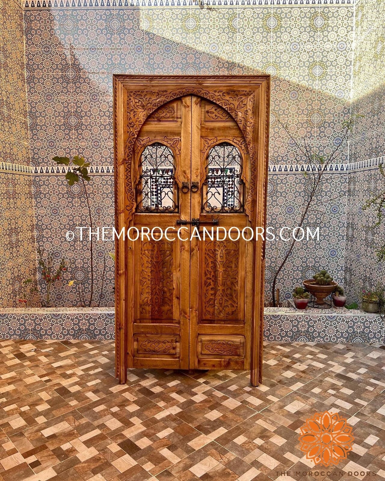 Traditional Geometric Carved Large Moroccan Double Panel Wooden Indoor Outdoor Moroccan Wooden Door With Iron Window Fer forgé Architectural