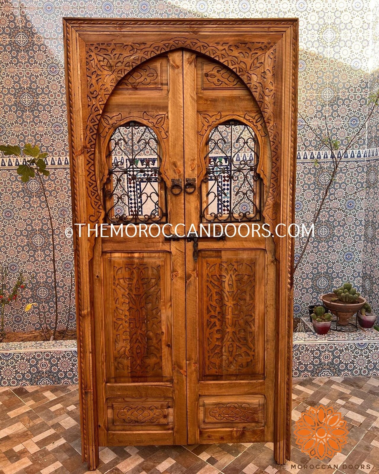 Traditional Geometric Carved Large Moroccan Double Panel Wooden Indoor Outdoor Moroccan Wooden Door With Iron Window Fer forgé Architectural