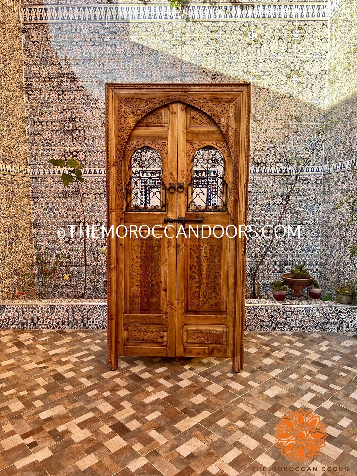 Traditional Geometric Carved Large Moroccan Double Panel Wooden Indoor Outdoor Moroccan Wooden Door With Iron Window Fer forgé Architectural