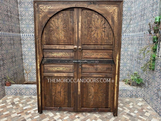 Superior quality Moroccan wood door - Carved wrought iron lock - Handcrafted - Unique decoration for the house